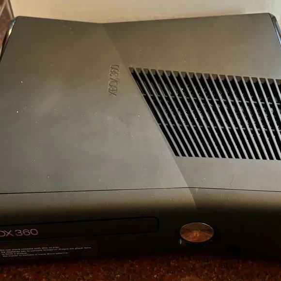 X-Box 360 S Console with Kinect (EUC, In Box) - Picture 2 of 11